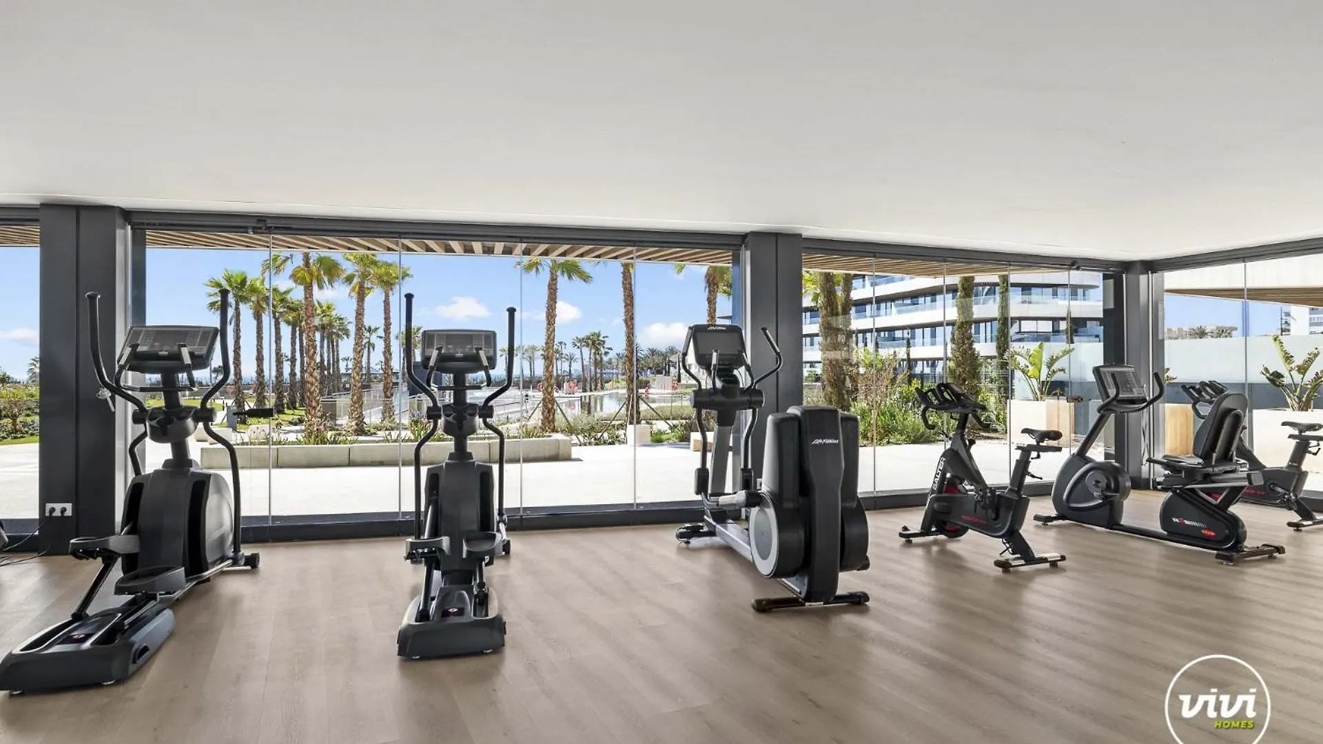 טורמולינוס Vivi Homes - Sunrise Pool, Sauna, Gym, Terrace & Sea View דירה